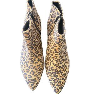 Clarks size 7 1/2 W cheetah print booties heeled
